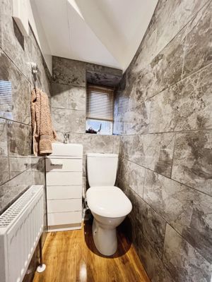 Guest wc- click for photo gallery